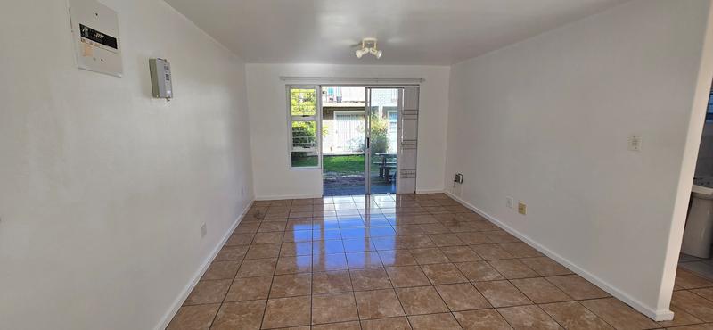 2 Bedroom Property for Sale in Oakglen Western Cape